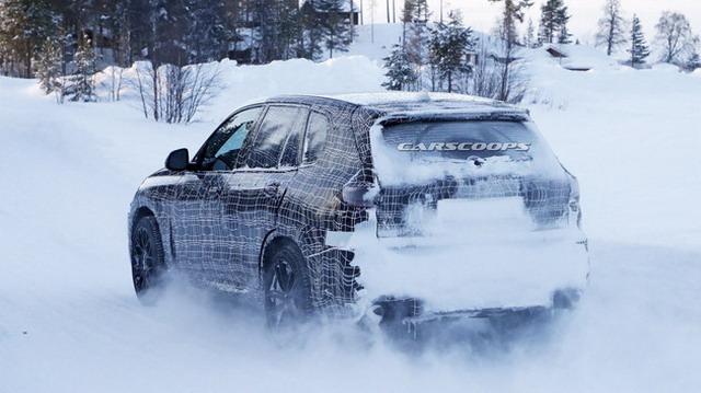 百公里加速可达4秒 宝马X5M路试谍照曝光