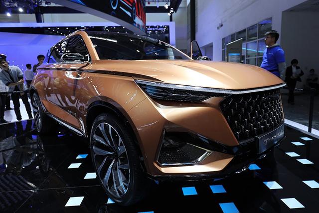 造型个性/年底上市 奔腾T77最新测试谍照曝光