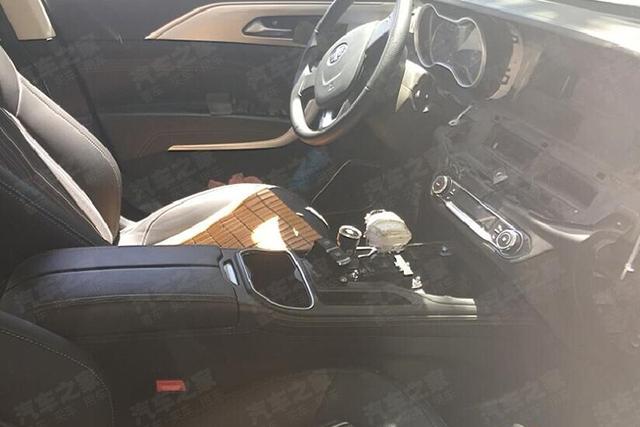 造型个性/年底上市 奔腾T77最新测试谍照曝光