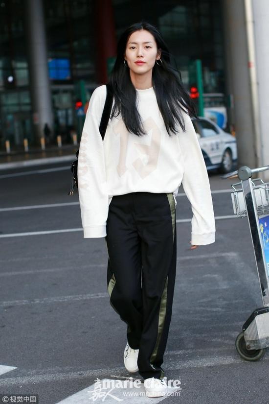 卫衣穿搭新感觉 看刘雯热巴杨洋亲身示范