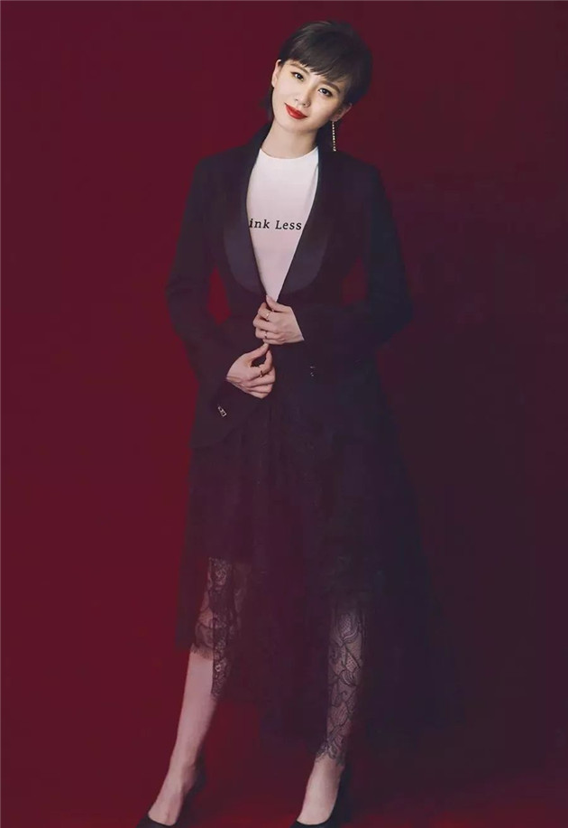 刘诗诗的甜酷风蕾丝造型