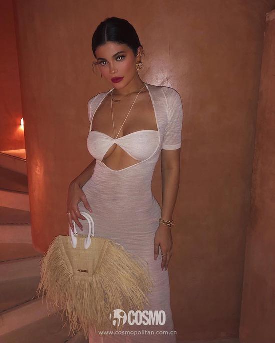 Kylie Jenner身着Jacquemus