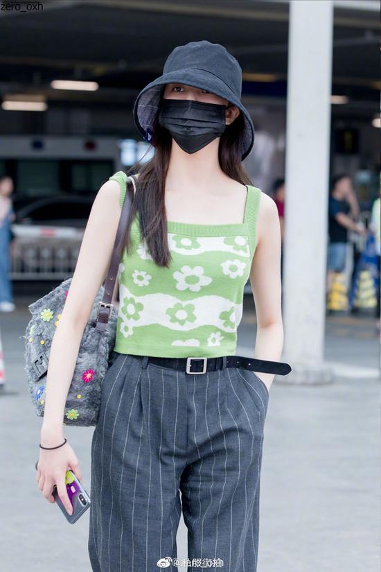 宋妍霏身着Daddy and the muscle Academy针织